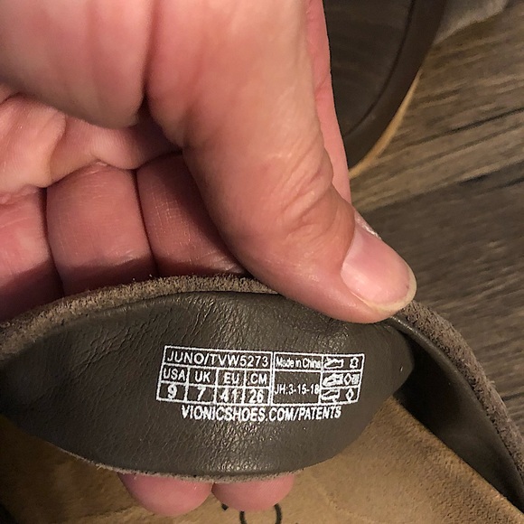 Vionic Juno suede slides size 9 - Picture 5 of 16